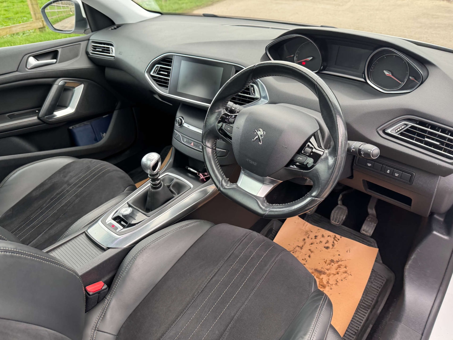 Used Peugeot 308 2014 for sale - 77667842: Photo 14