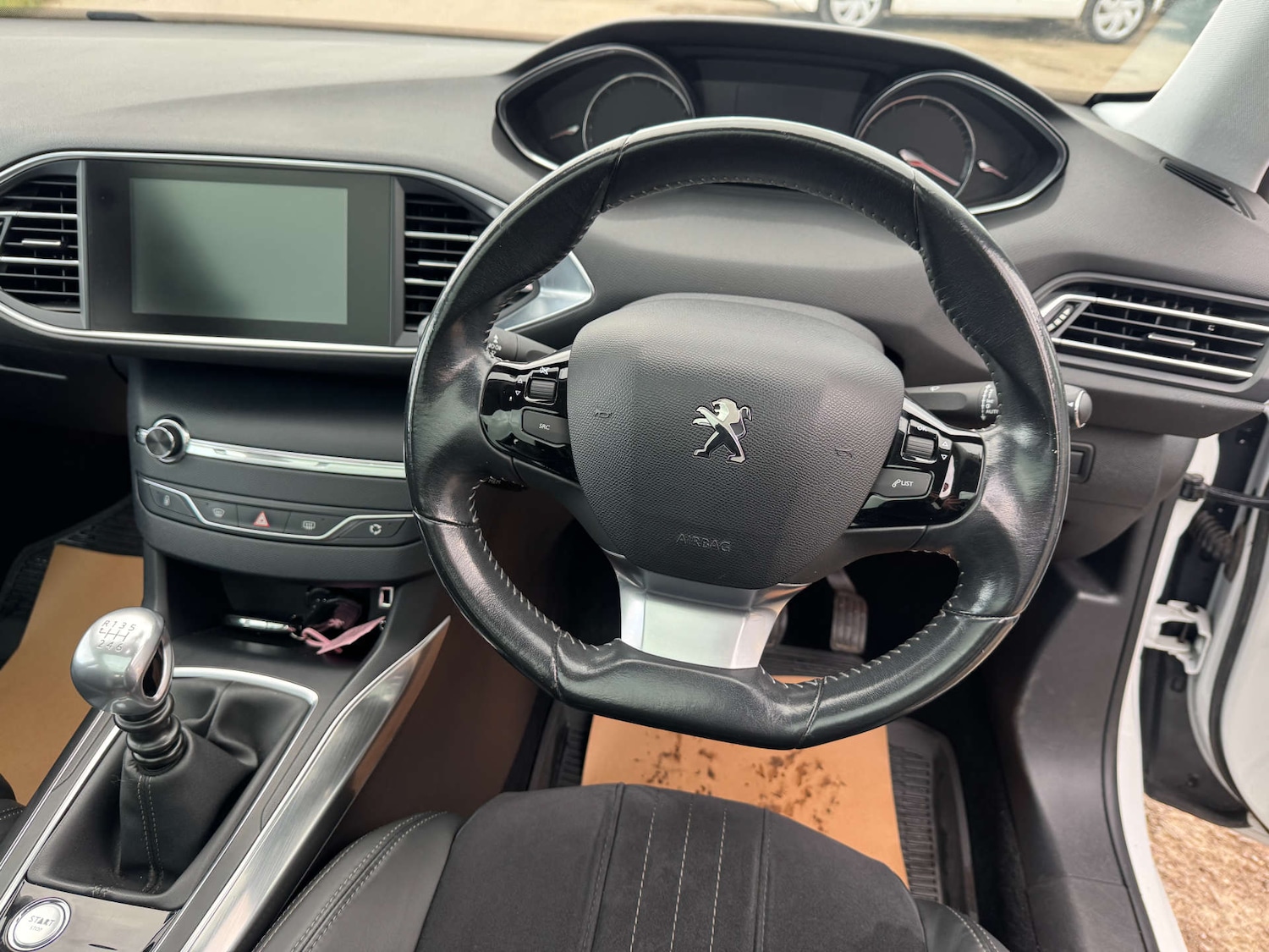 Used Peugeot 308 2014 for sale - 77667842: Photo 15