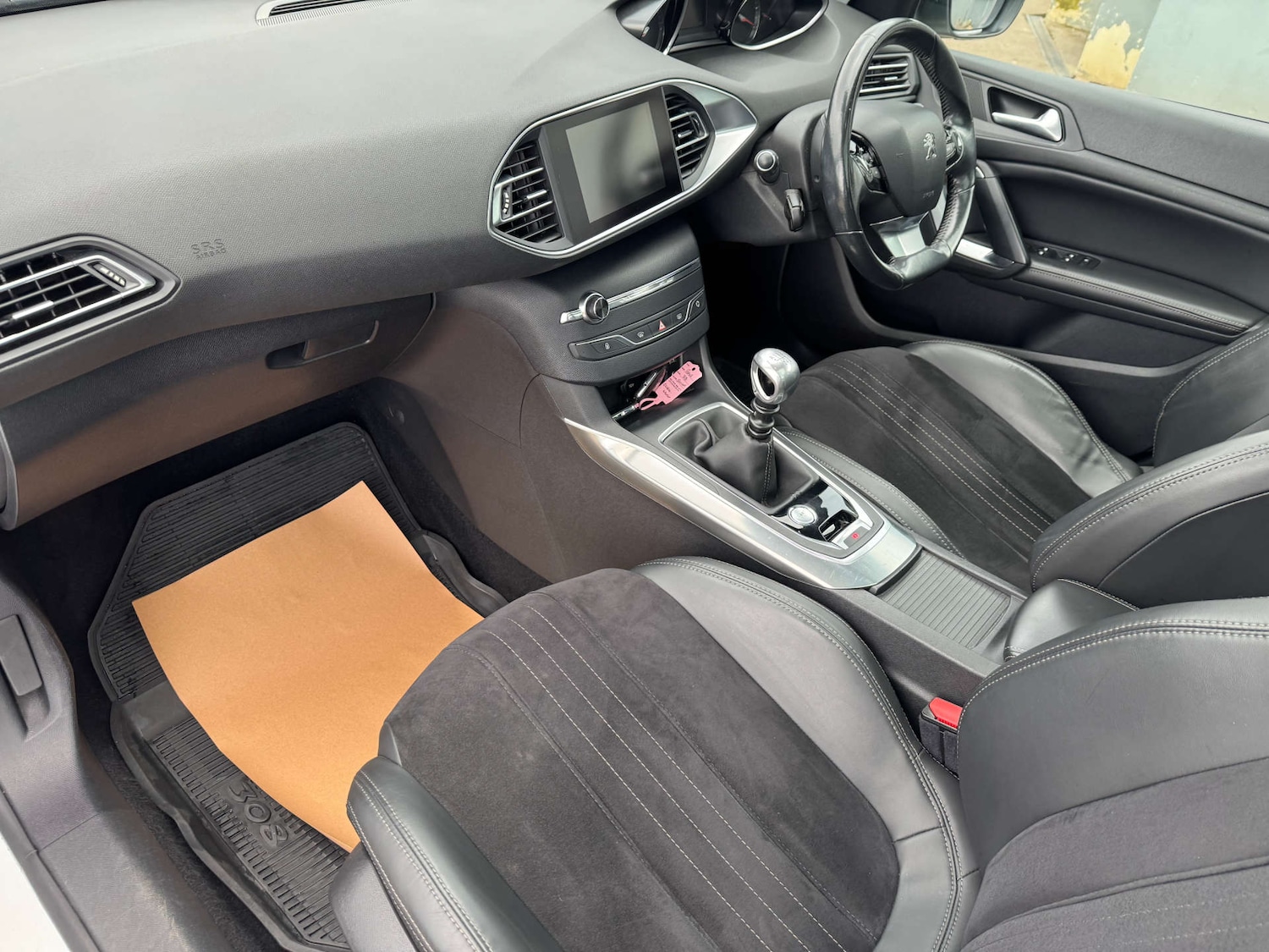 Used Peugeot 308 2014 for sale - 77667842: Photo 25