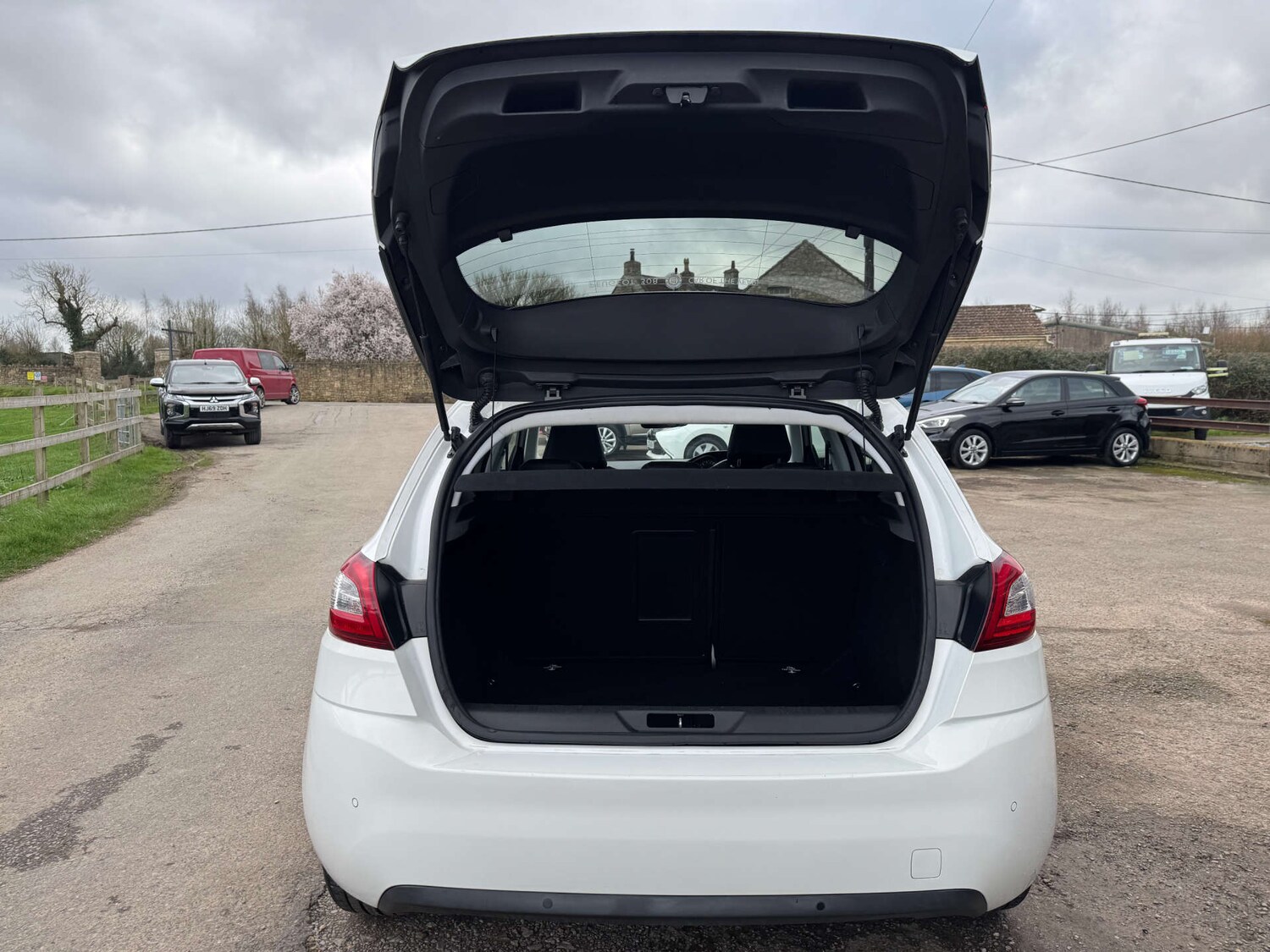 Used Peugeot 308 2014 for sale - 77667842: Photo 32