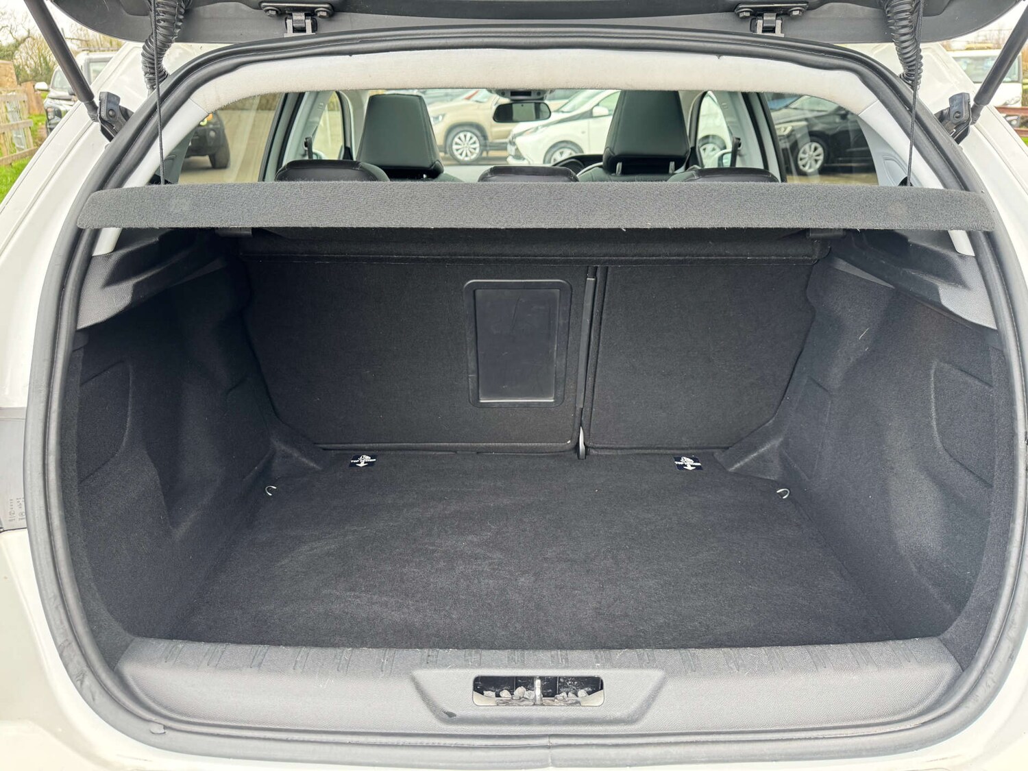 Used Peugeot 308 2014 for sale - 77667842: Photo 42