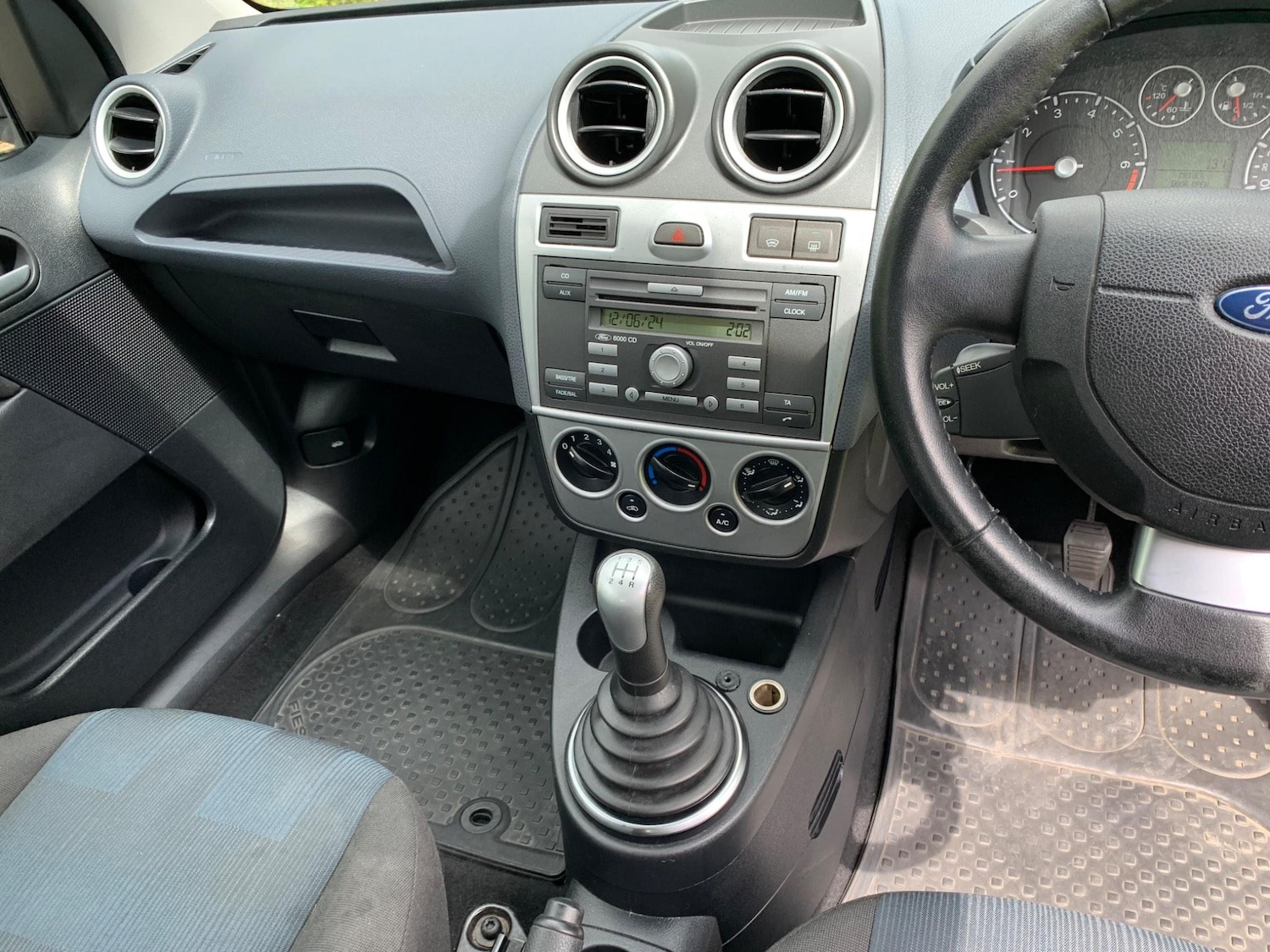 Used Ford Fiesta 2006 for sale - 76945993: Photo 2