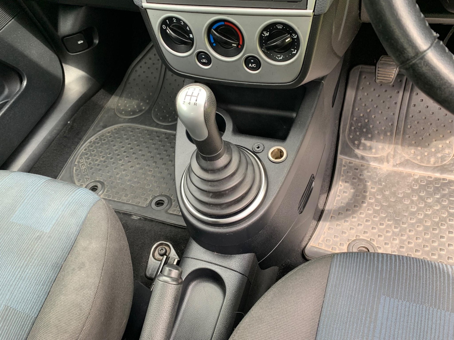 Used Ford Fiesta 2006 for sale - 76945993: Photo 4