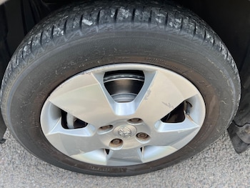 Used Toyota AYGO for sale - 76246985: Photo 2