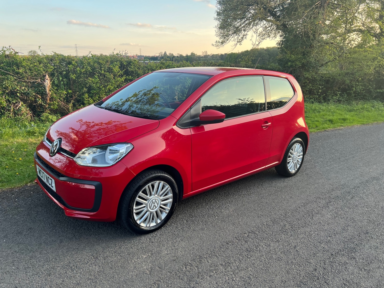 Used Volkswagen up! 2017 for sale - 76958832: Photo 1