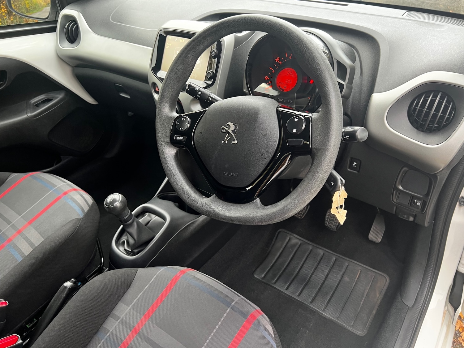 Used Peugeot 108 2015 for sale - 76958808: Photo 14