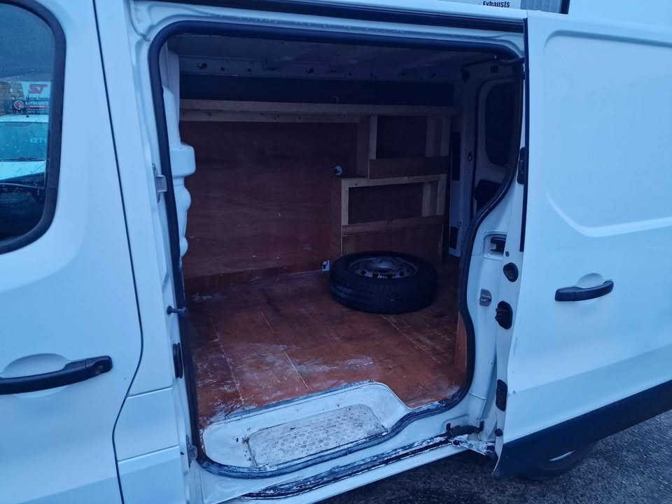 Used Vauxhall Vivaro 2016 for sale - 77168346: Photo 6