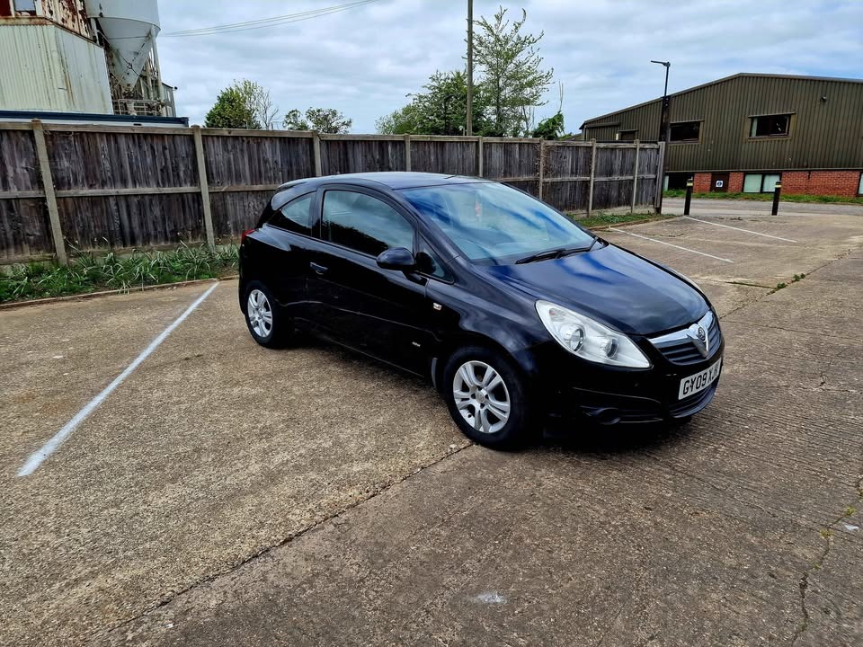 Used Vauxhall Corsa 2009 for sale - 76906255: Photo 2