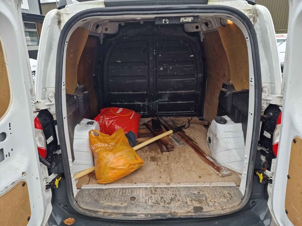 Used Ford Transit Courier 2016 for sale - 77619445: Photo 9