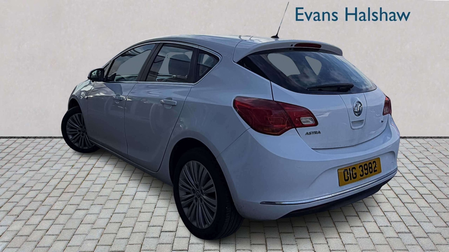 Used Vauxhall Astra 2015 for sale - 77899234: Photo 3