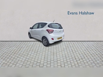 Used Hyundai i10 2017 for sale - 79251165: Photo