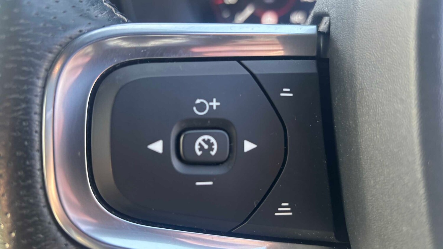 Used Volvo XC40 for sale - 77856815: Photo 26