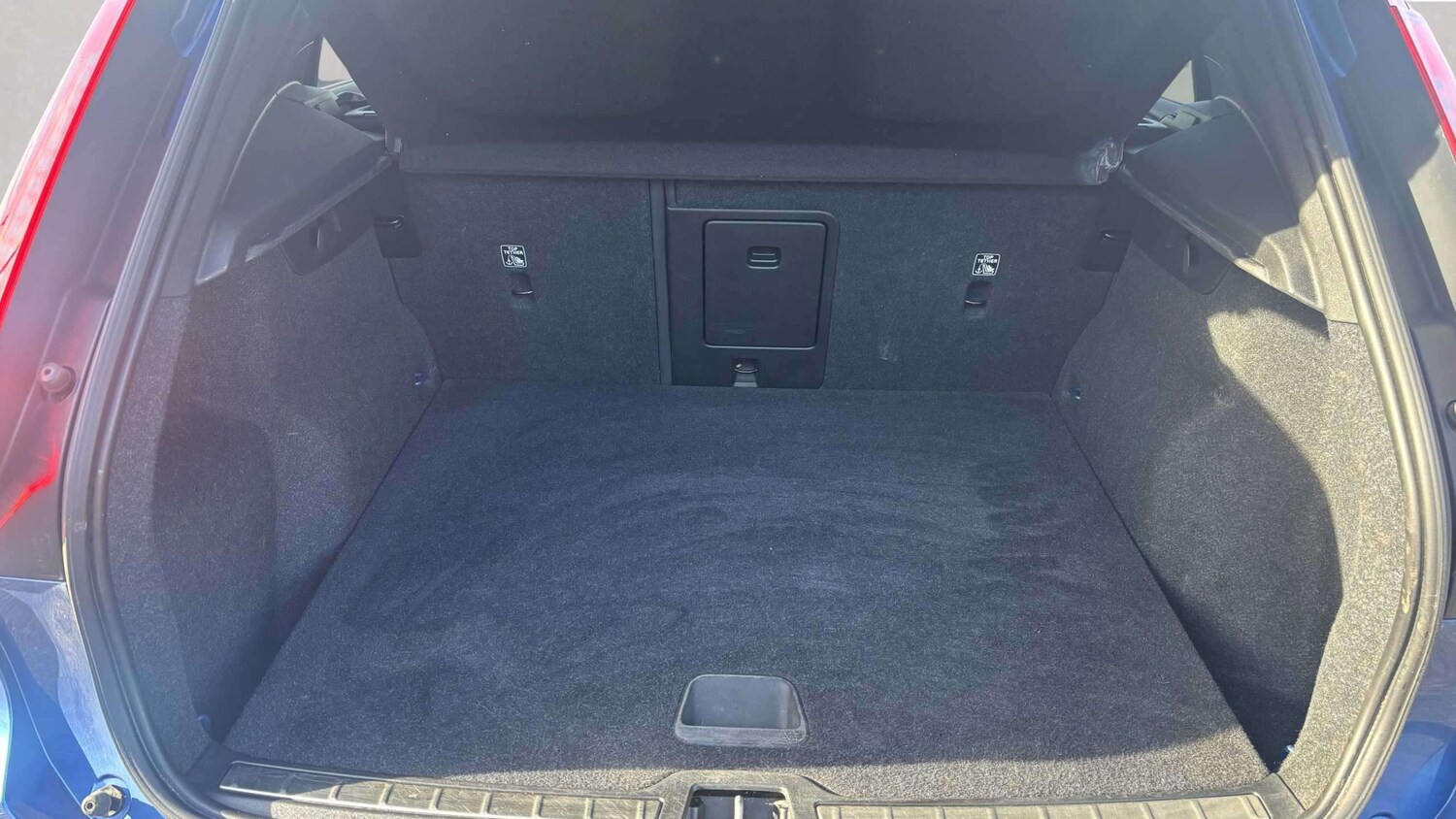 Used Volvo XC40 for sale - 77856815: Photo 6