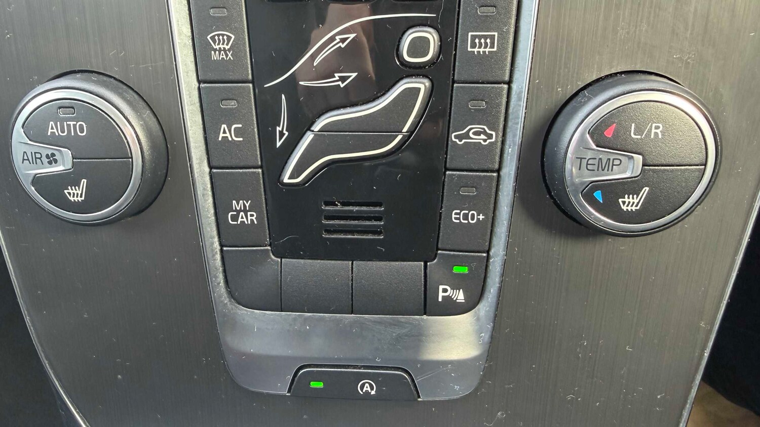 Used Volvo V40 2015 for sale - 77856557: Photo 15