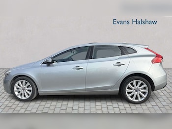Used Volvo V40 2015 for sale - 77856557: Photo