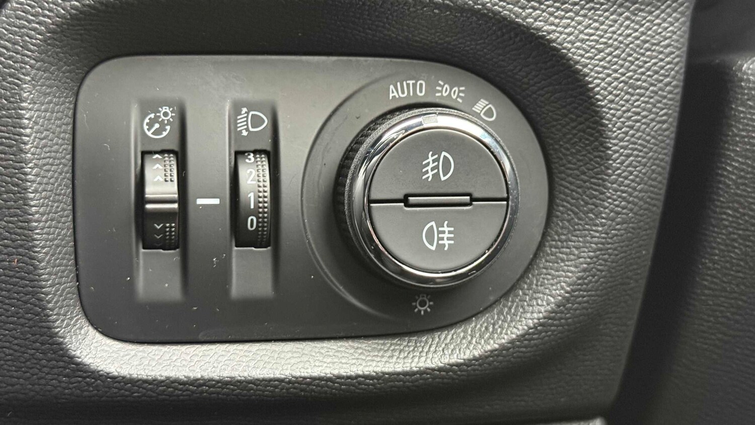 Used Vauxhall Corsa for sale - 77860975: Photo 26