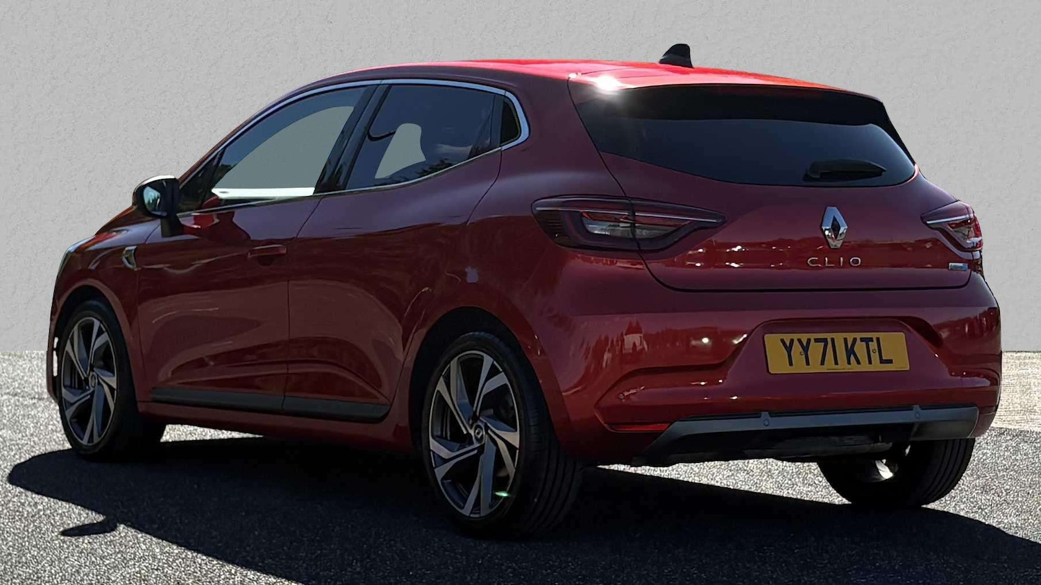 Used Renault Clio 2021 for sale - 77858366: Photo 2