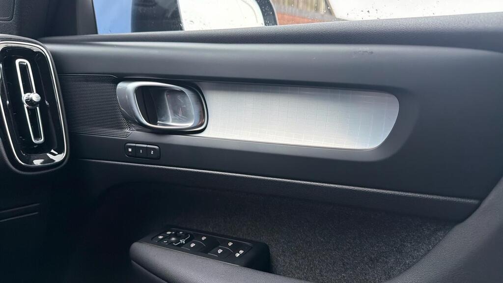 Used Volvo XC40 2025 for sale - 77953817: Photo 15