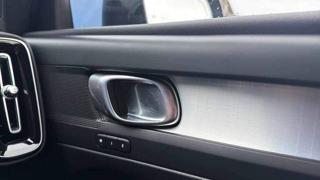 Used Volvo XC40 2025 for sale - 77953817: Photo 17