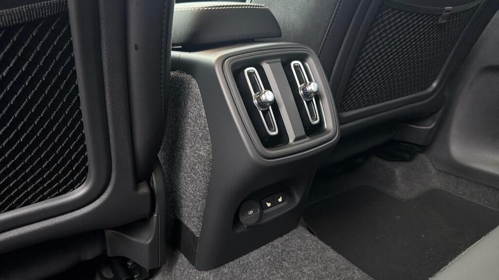 Used Volvo XC40 2025 for sale - 77953817: Photo 42