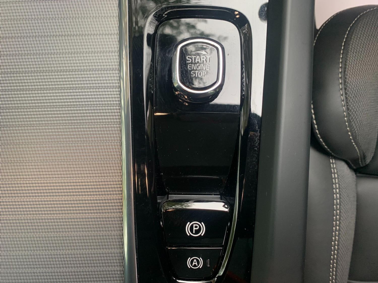 Used Volvo XC60 2025 for sale - 76480559: Photo 15