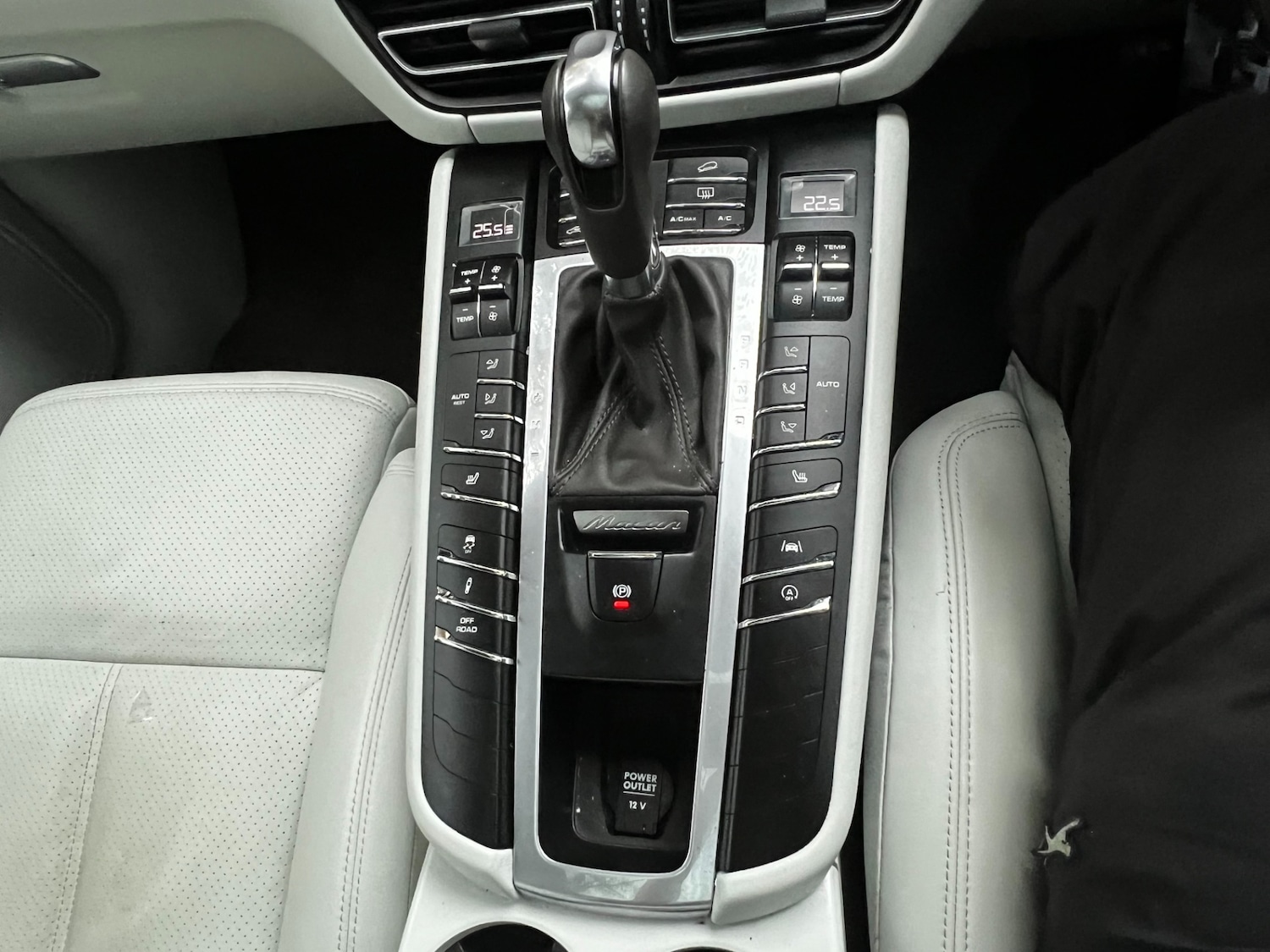 Used Porsche Macan 2020 for sale - 76864262: Photo 19