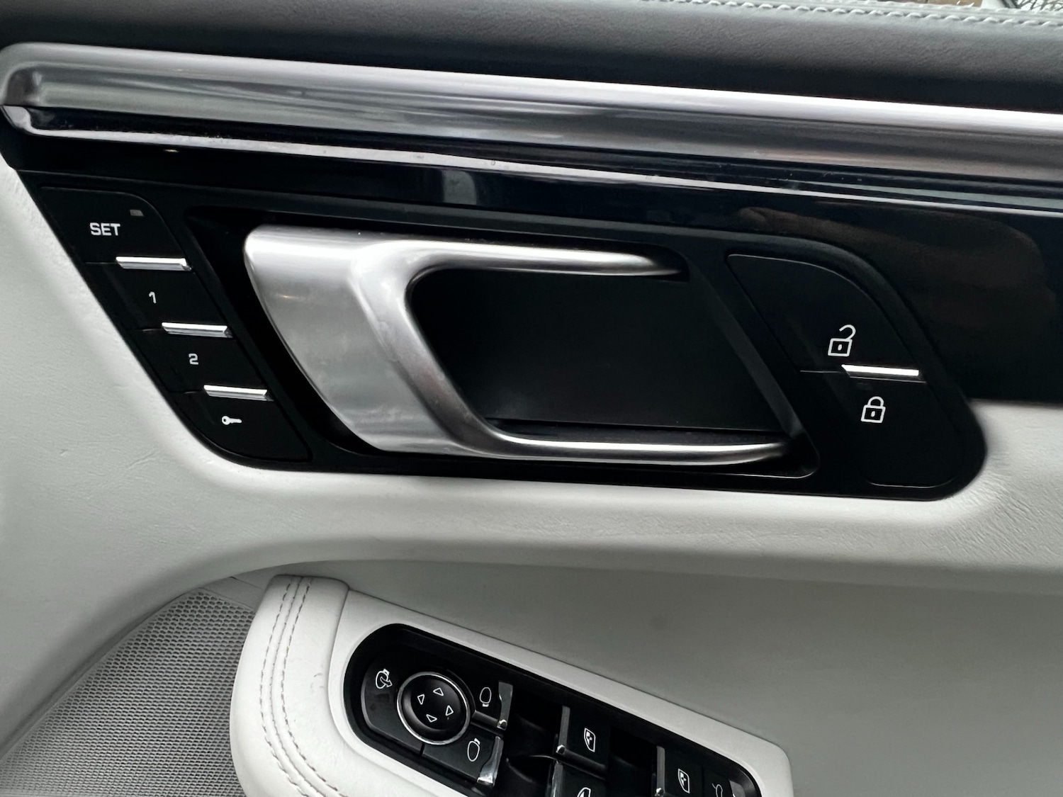 Used Porsche Macan 2020 for sale - 76864262: Photo 24