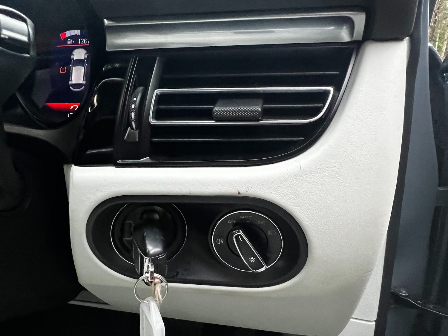 Used Porsche Macan 2020 for sale - 76864262: Photo 33