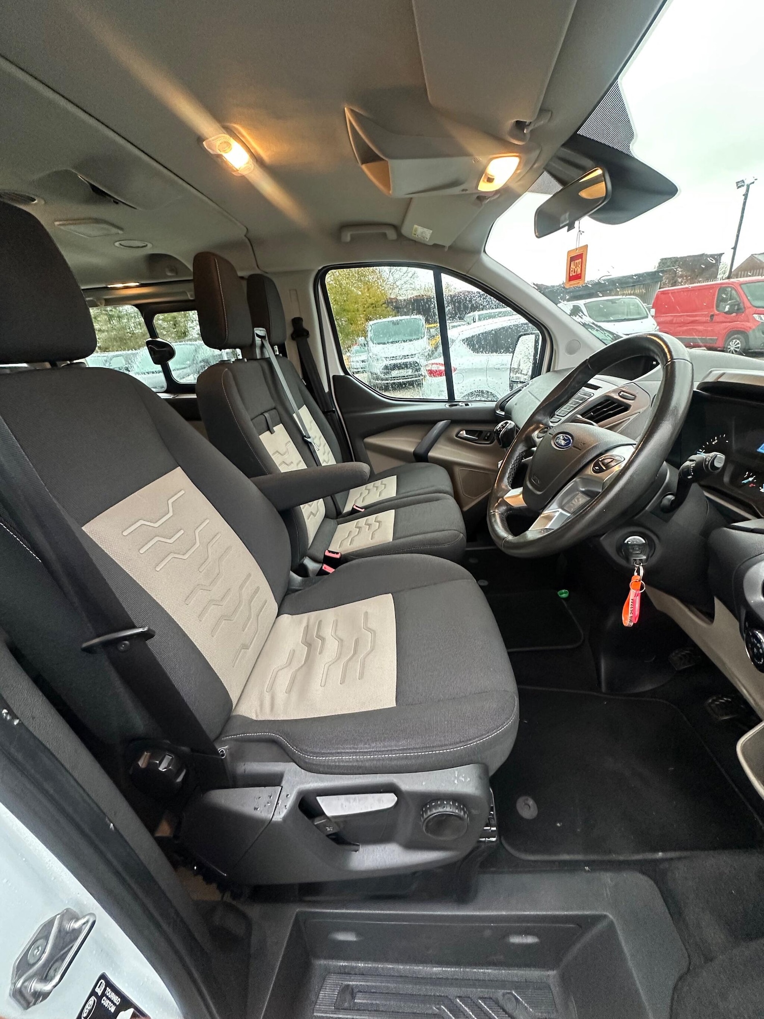 Used Ford Tourneo Custom 2017 for sale - 76824862: Photo 10