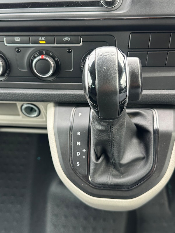 Used Volkswagen Transporter 2018 for sale - 76296082: Photo 15