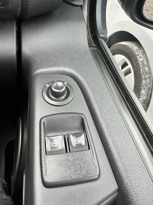 Used Vauxhall Vivaro 2015 for sale - 75318854: Photo 10