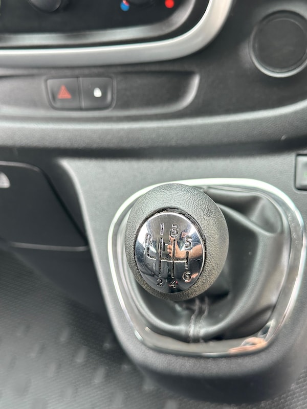 Used Vauxhall Vivaro 2015 for sale - 75318854: Photo 15
