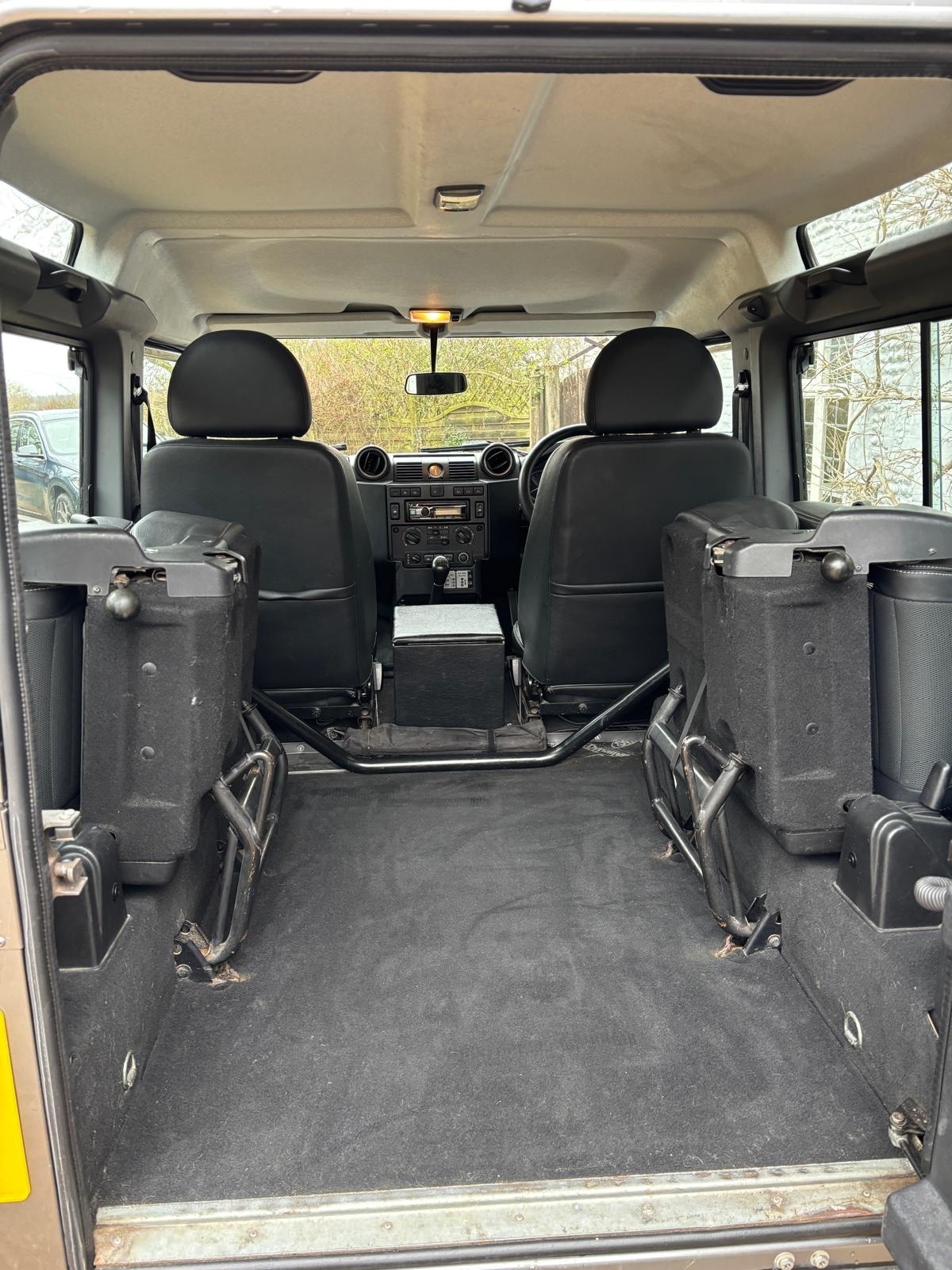 Used Land Rover Defender 2011 for sale - 76969115: Photo 29