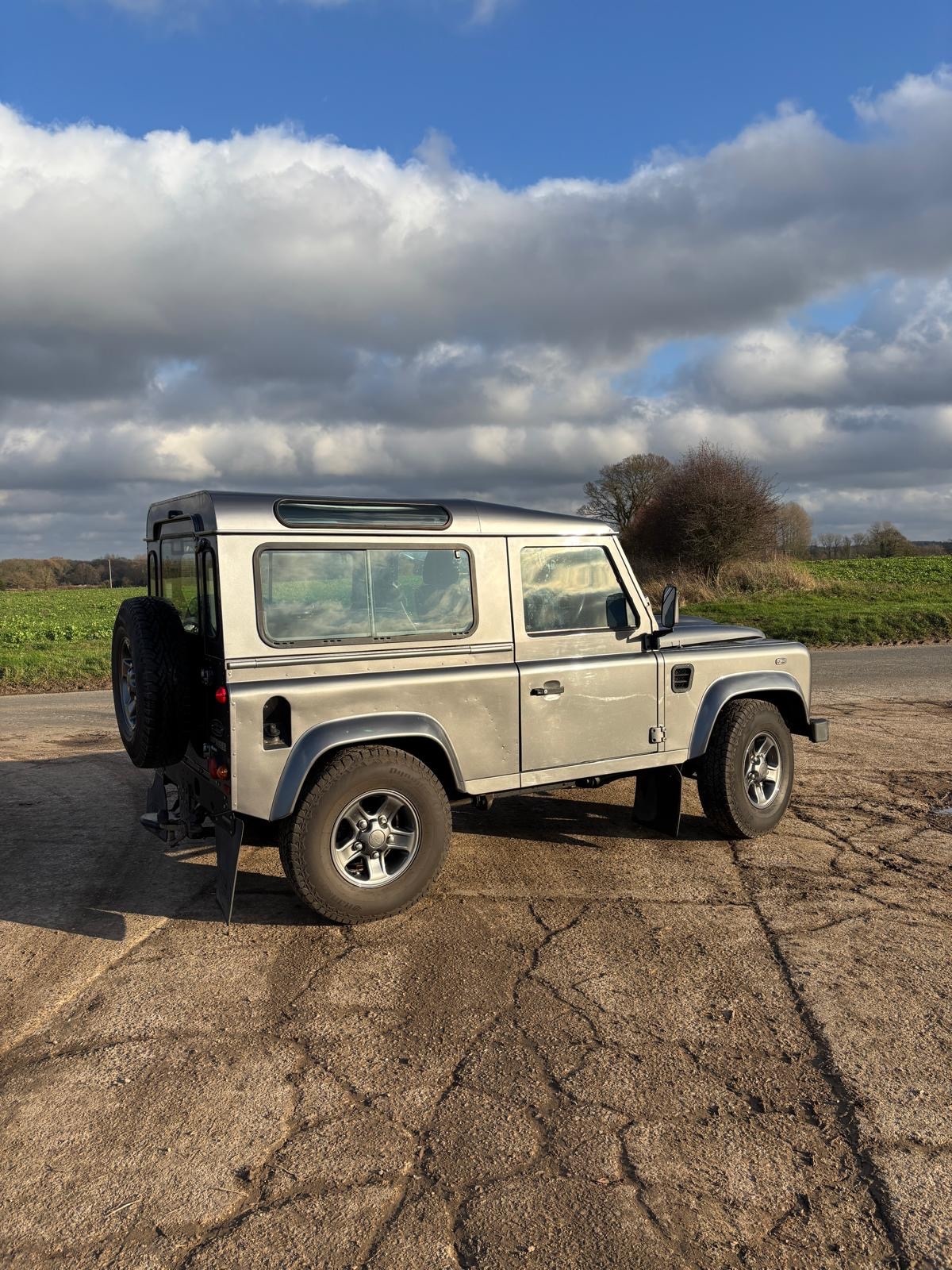 Used Land Rover Defender 2011 for sale - 76969115: Photo 6