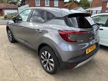 Used Renault Captur 2024 for sale - 79393794: Photo