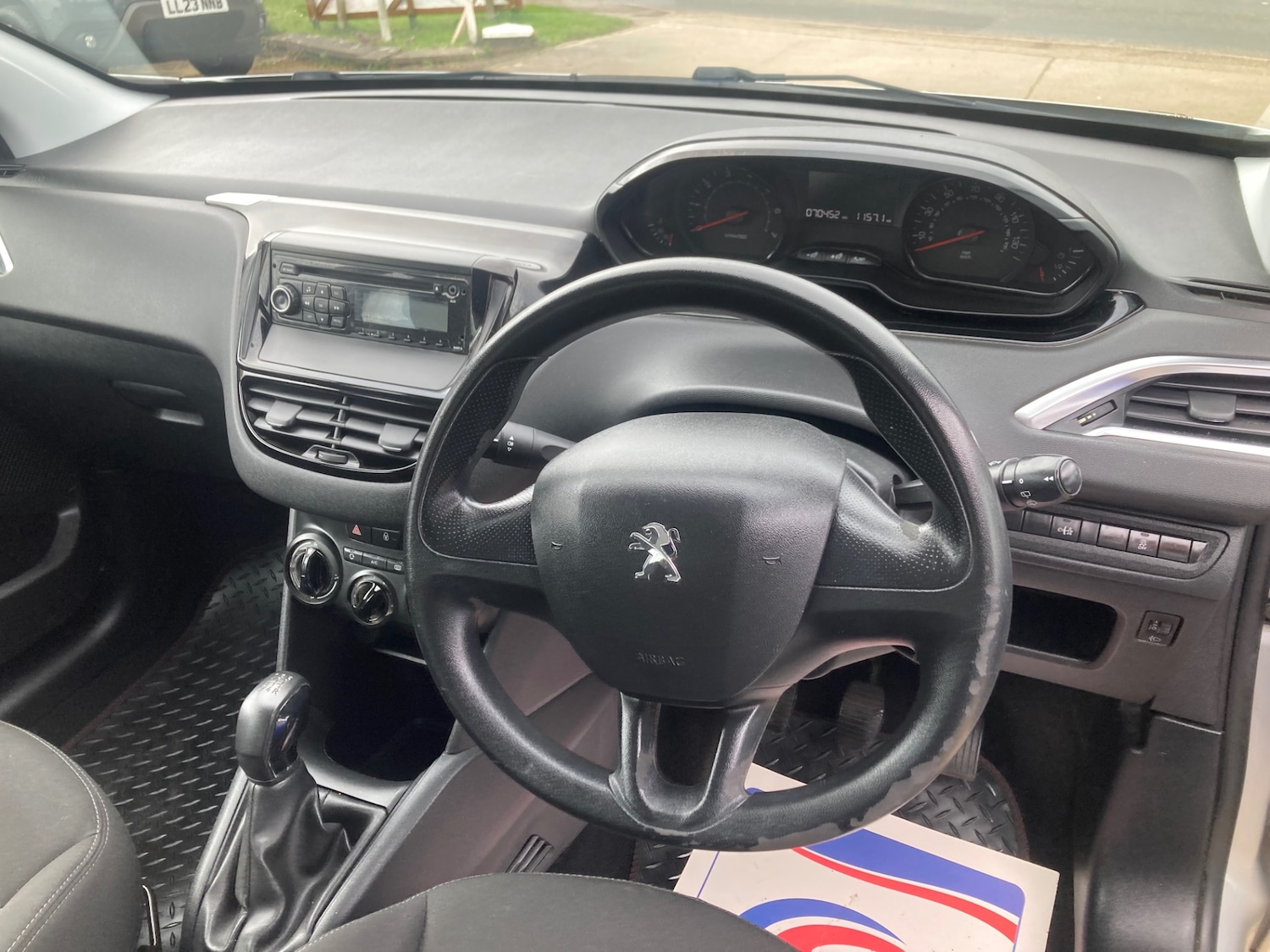 Used Peugeot 208 2012 for sale - 78078532: Photo 8