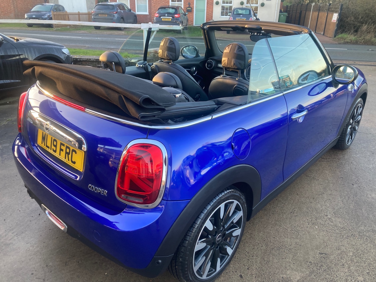 Used MINI Convertible 2019 for sale - 77077824: Photo 4