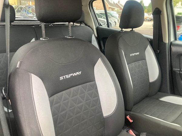 Used Dacia Sandero Stepway 2015 for sale - 76225448: Photo 10
