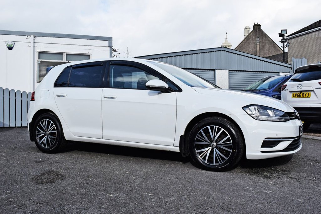 Used Volkswagen Golf 2018 for sale - 77692744: Photo 2