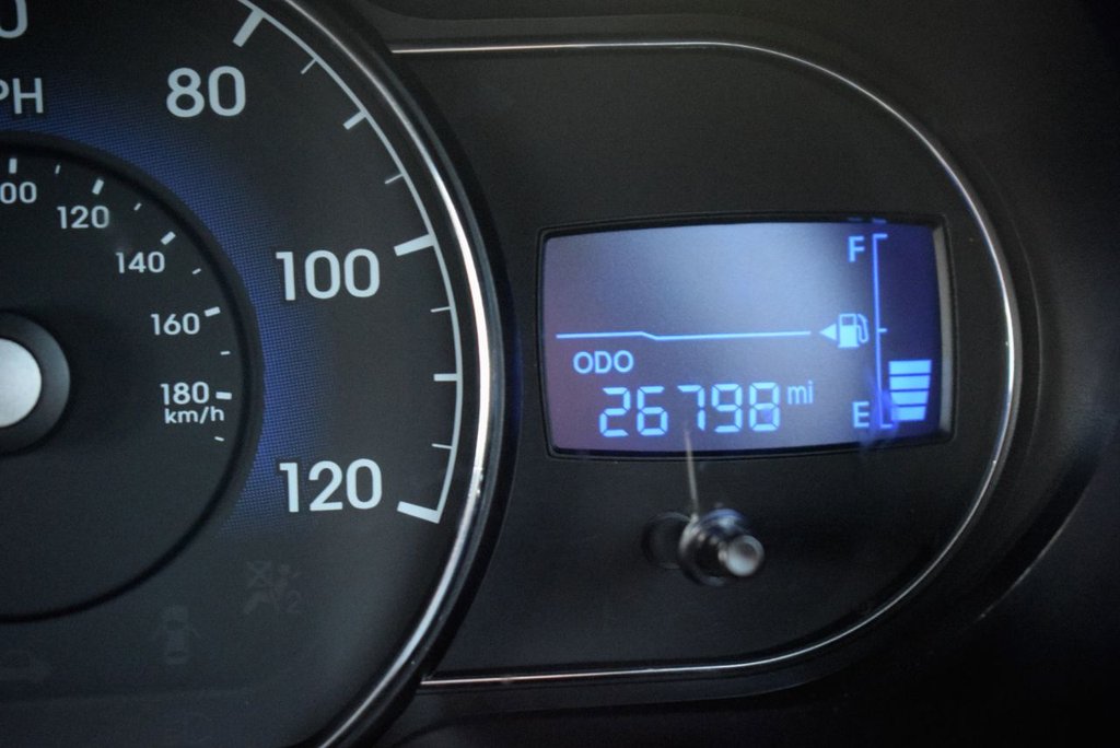 Used Hyundai i10 2011 for sale - 76923259: Photo 20