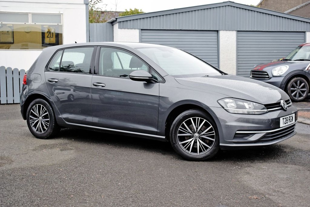 Used Volkswagen Golf 2017 for sale - 77905069: Photo 2
