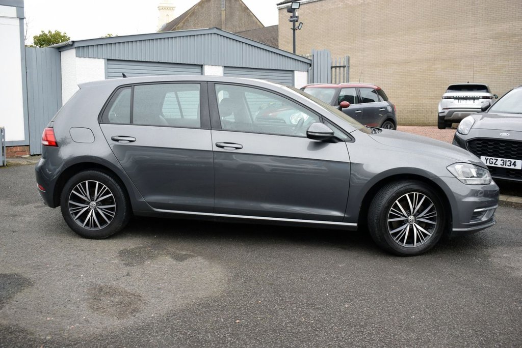 Used Volkswagen Golf 2017 for sale - 77905069: Photo 3