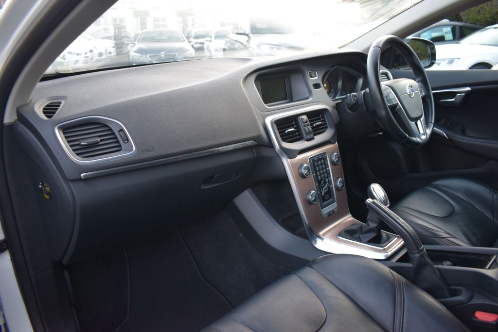 Used Volvo V40 2014 for sale - 76698070: Photo 13