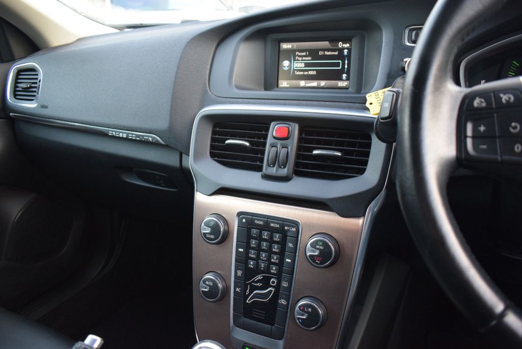 Used Volvo V40 2014 for sale - 76698070: Photo 17