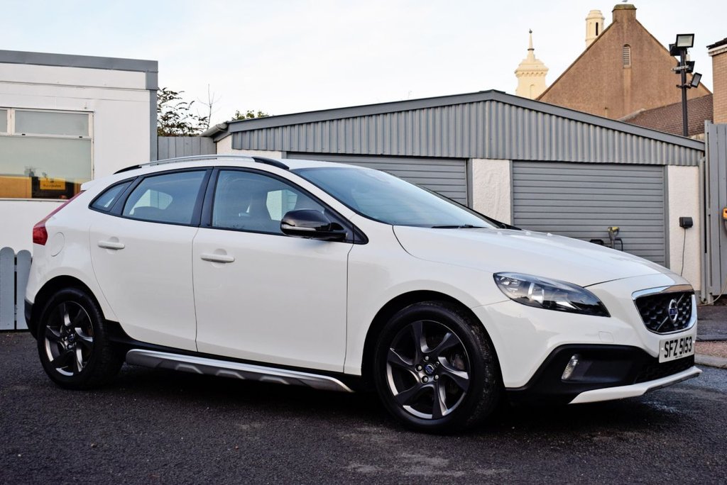 Used Volvo V40 2014 for sale - 76698070: Photo 2
