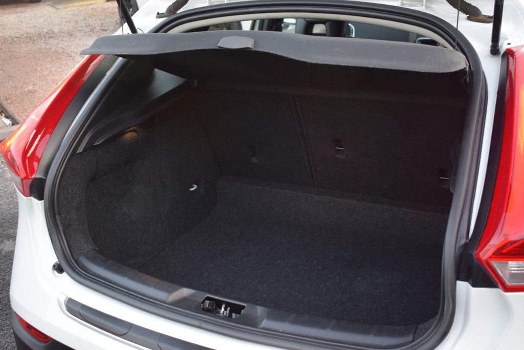 Used Volvo V40 2014 for sale - 76698070: Photo 24