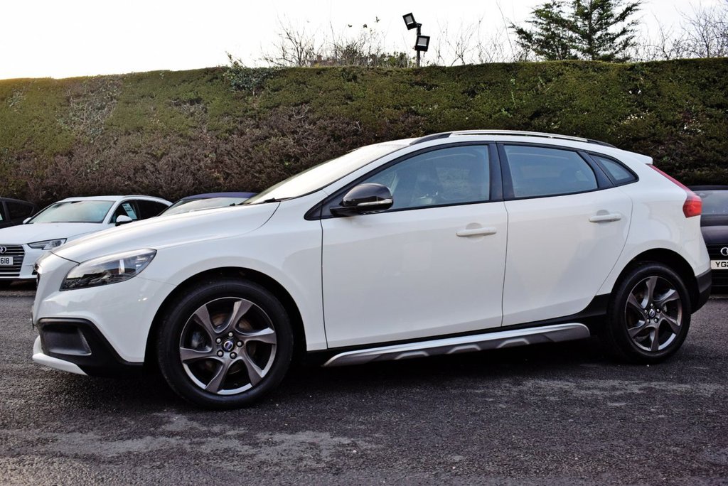 Used Volvo V40 2014 for sale - 76698070: Photo 6