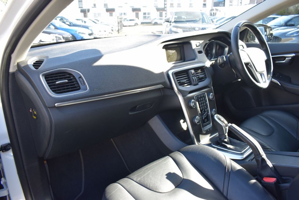 Used Volvo V40 2014 for sale - 78095929: Photo 15