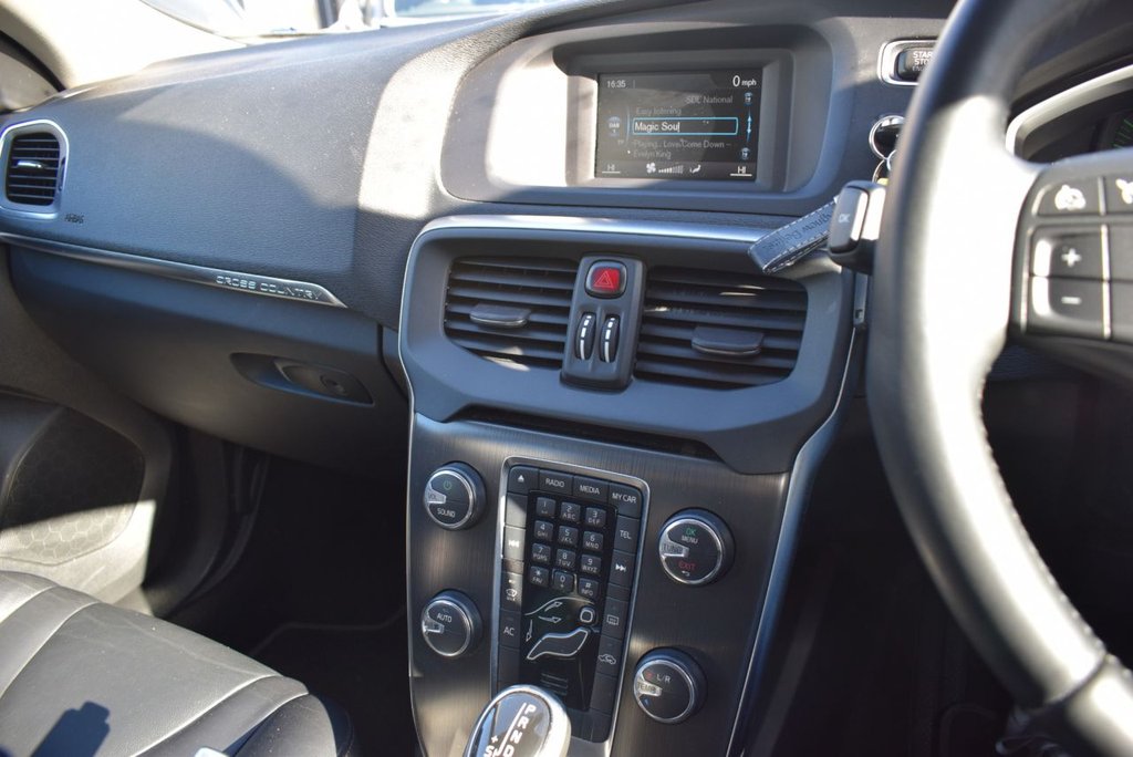 Used Volvo V40 2014 for sale - 78095929: Photo 19