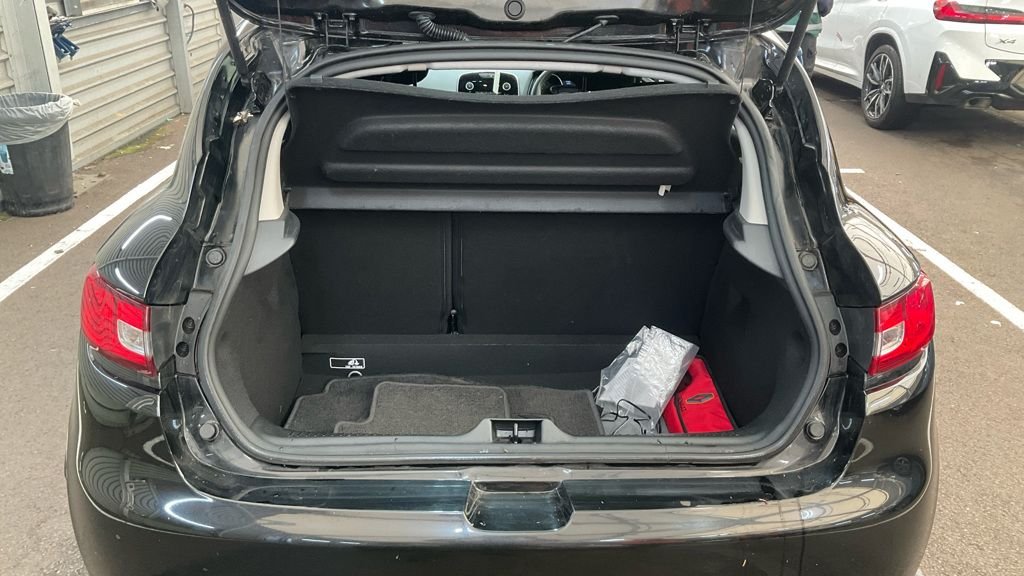 Used Renault Clio 2019 for sale - 76434105: Photo 11